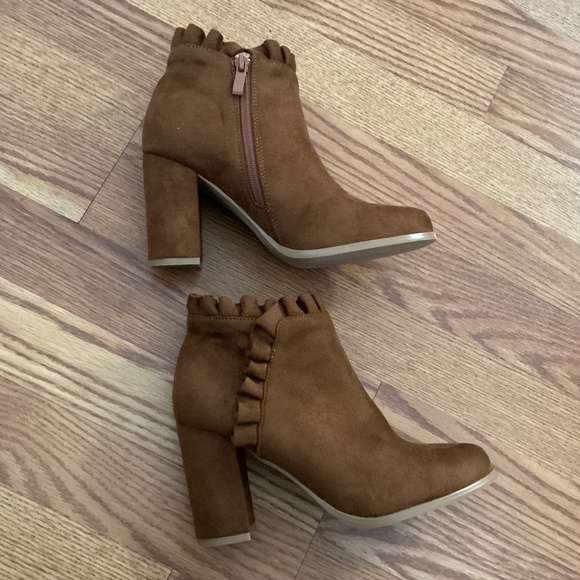 Allegra K Brown Faux Suede Block Heel Ruffle Ankle Bootie Size 7 - Picture 1 of 6
